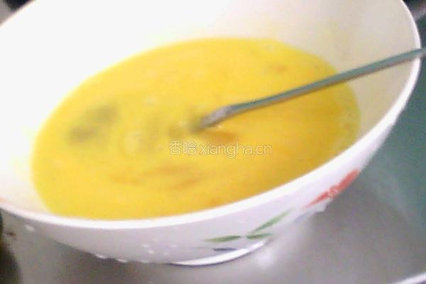 蚕豆炒鸡蛋的做法图解2