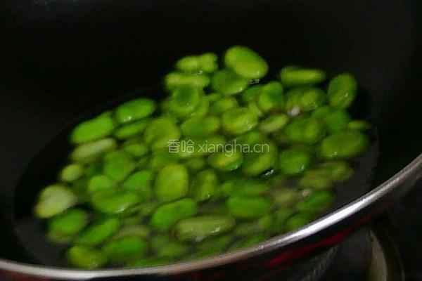 蚕豆炒鸡蛋的做法图解3