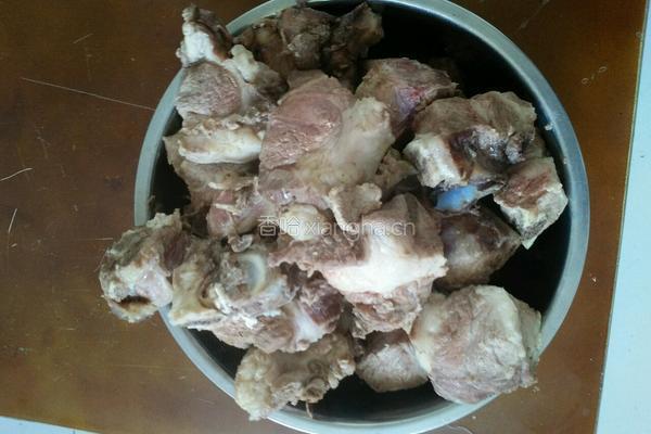 排骨土豆炖豆腐的做法图解1