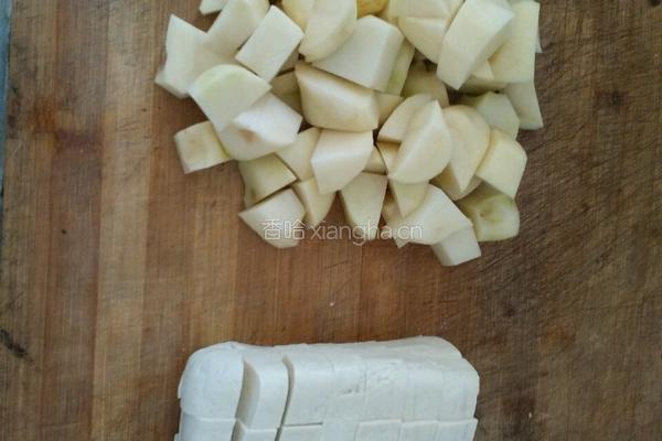排骨土豆炖豆腐的做法图解4
