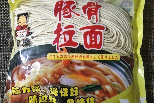 多彩时蔬炒面的做法图解1