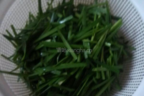 猪红焖韭菜的做法图解1