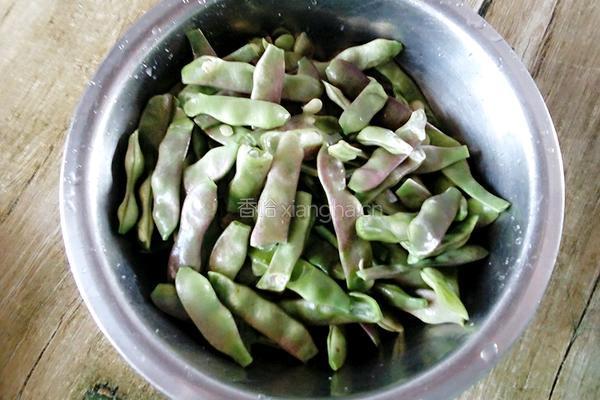 芸豆炒肉的做法图解2