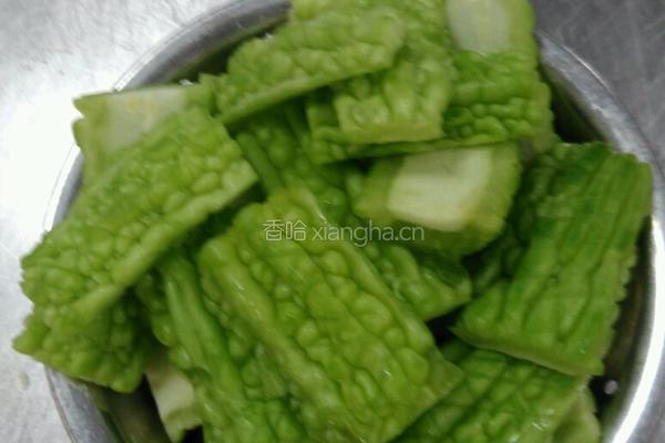 煎苦瓜的做法图解1