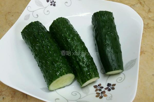 蒜泥黄瓜的做法图解1