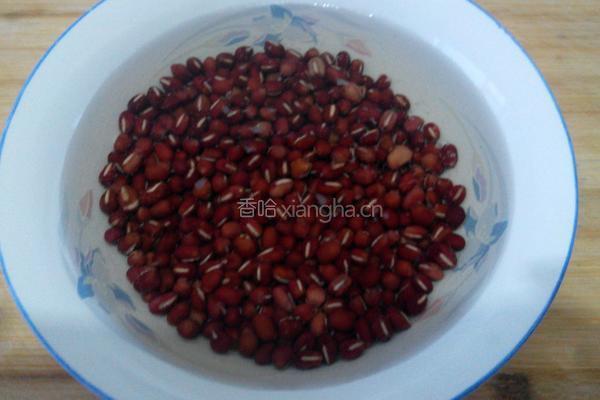 紅豆薏米粥的做法图解1