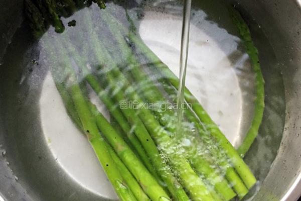 凉拌芦笋的做法图解4