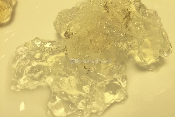 银耳红枣汤的做法图解2