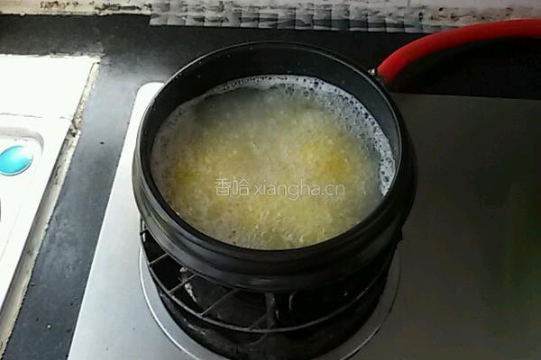 海参小米粥的做法图解5