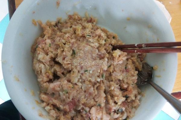 酸菜肉陷饺子的做法图解2