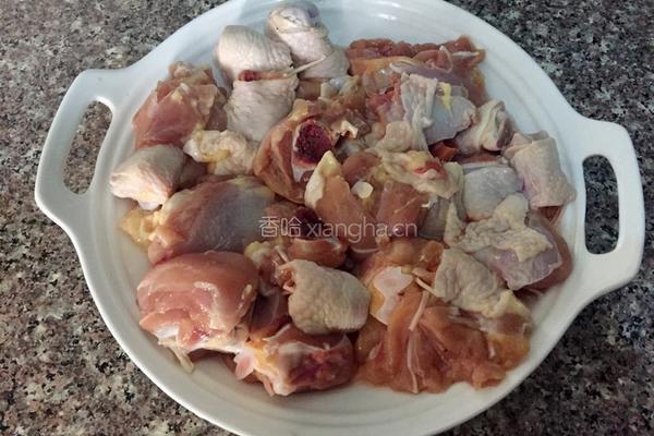 土豆炖鸡块的做法图解2