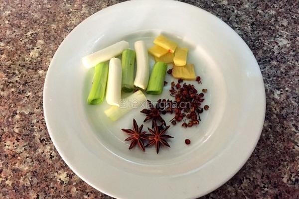 土豆炖鸡块的做法图解3