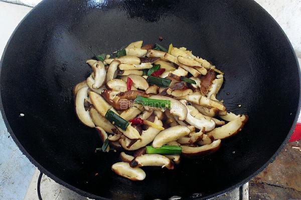 香菇烧鸡的做法图解7