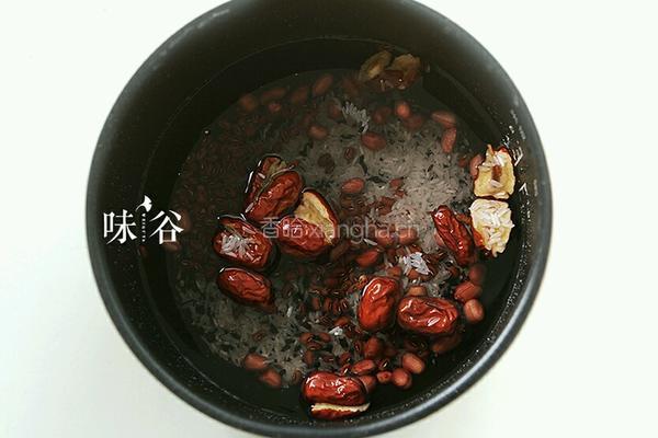 红枣补血养颜粥的做法图解4