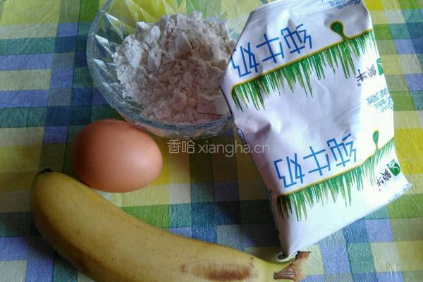 牛奶香蕉蛋饼的做法图解1