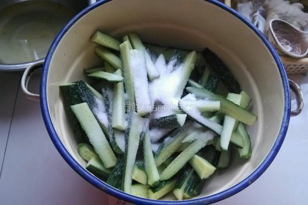 清清爽爽秘制黄瓜的做法图解3