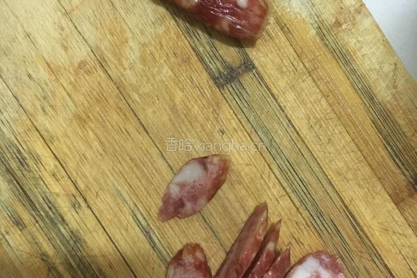 香肠肉本子蒸蛋的做法图解2