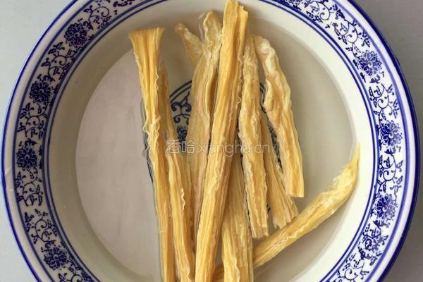 腐竹木耳拌黄瓜的做法图解1