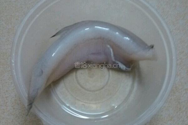 无骨鱼生菜汤的做法图解1