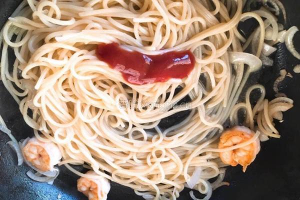 黑胡椒虾肉意大利面的做法图解6