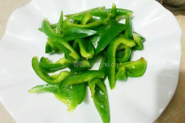 青椒炒火腿的做法图解4