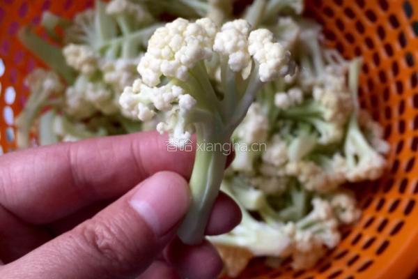 清炒菜花的做法图解2