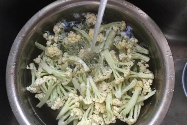 清炒菜花的做法图解3