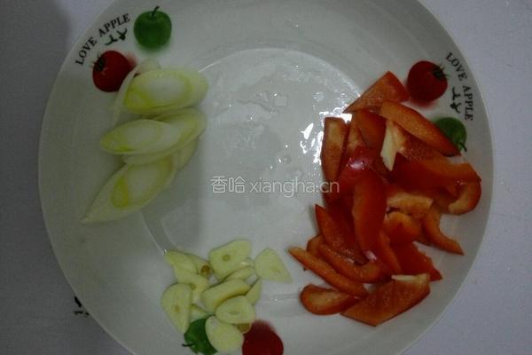 香菇西芹炒肉的做法图解1