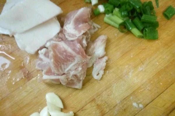 蚬子炖茄子的做法图解1