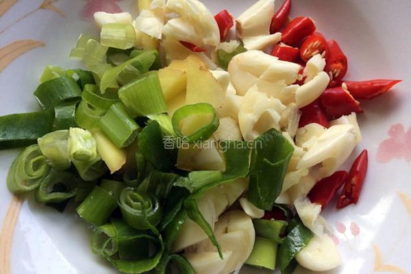 鲫鱼炖豆腐的做法图解3