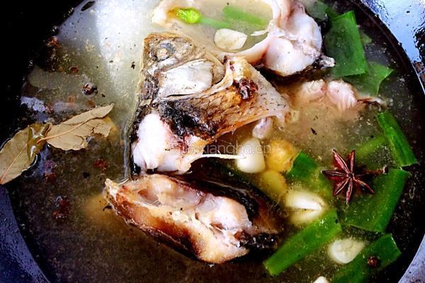 鲫鱼炖豆腐的做法图解5