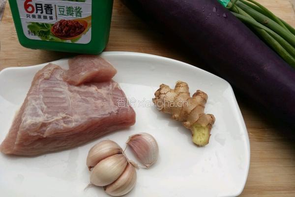 肉末烧茄子的做法图解1