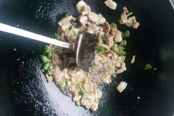 茶树菇炒肉片的做法图解2