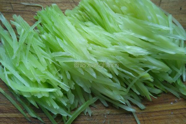 莴笋炒肉的做法图解1