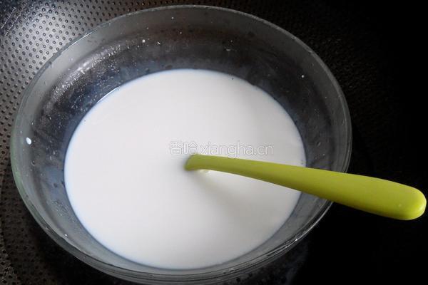 牛奶鸡蛋布丁的做法图解3