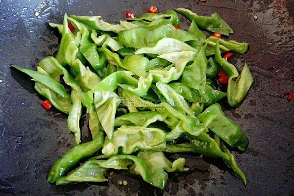 辣椒炒鸡蛋的做法图解8