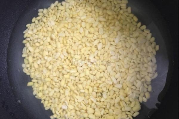 小米绿豆红枣粥的做法图解1