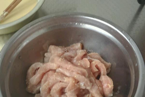 干炸香酥里脊的做法图解1