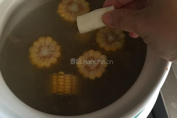 玉米山药排骨汤的做法图解5
