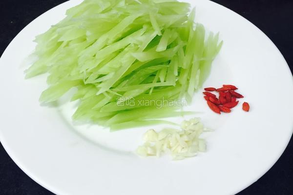 清炒莴苣的做法图解2