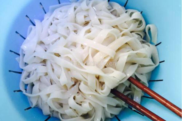 速成美食—炒面的做法图解2