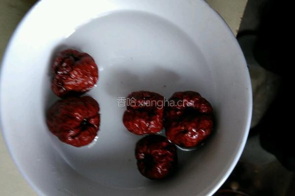 银耳红枣汤的做法图解2
