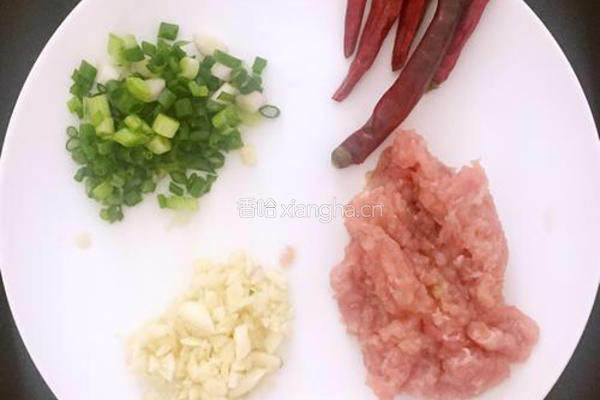 酸豆角炒肉沫的做法图解2