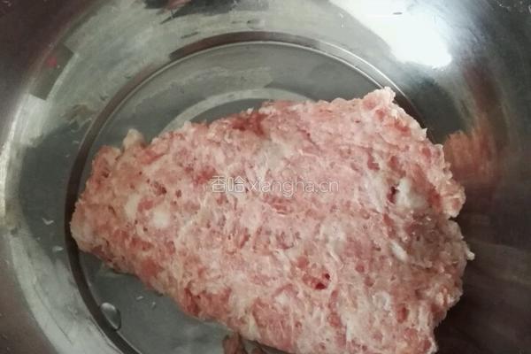 茴香猪肉馅饺子的做法图解2
