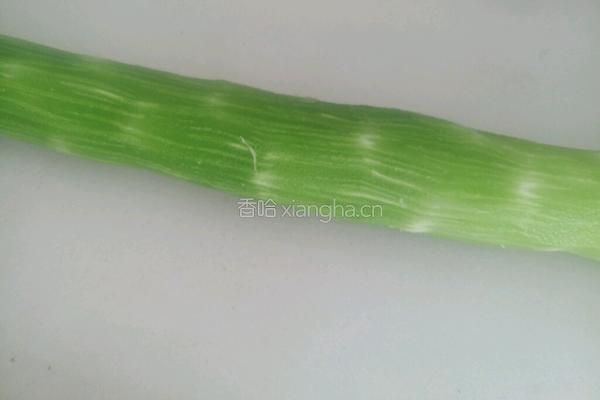 凉拌莴苣的做法图解2