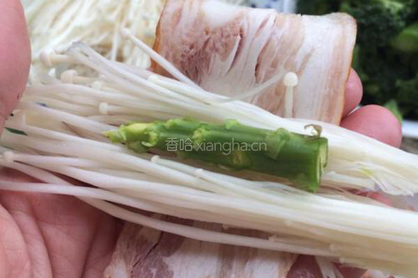 香煎培根金针菇卷的做法图解2