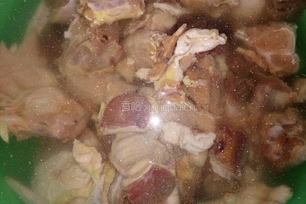 土豆炖土鸡的做法图解1