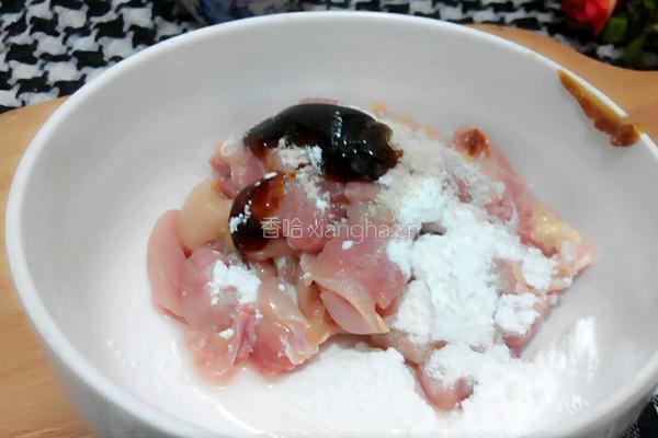 菠萝鸡片的做法图解2