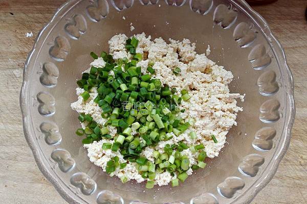 小葱拌豆腐的做法图解3