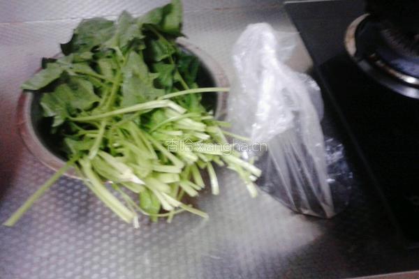 芝麻拌菠菜的做法图解1